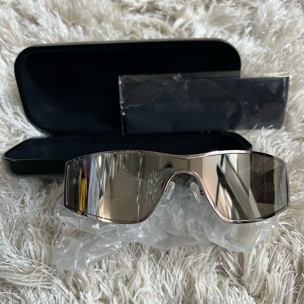 Alexander McQueen sunglasses (unisex)